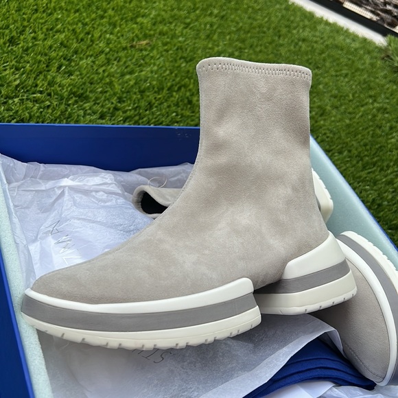 NWB Stuart Weitzman SW 612 grey suede bootie size 4.5 that fits like a 5 - Picture 3 of 17